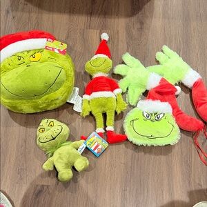 Dr. Seuss Grinch Plush Collection - 6 pieces